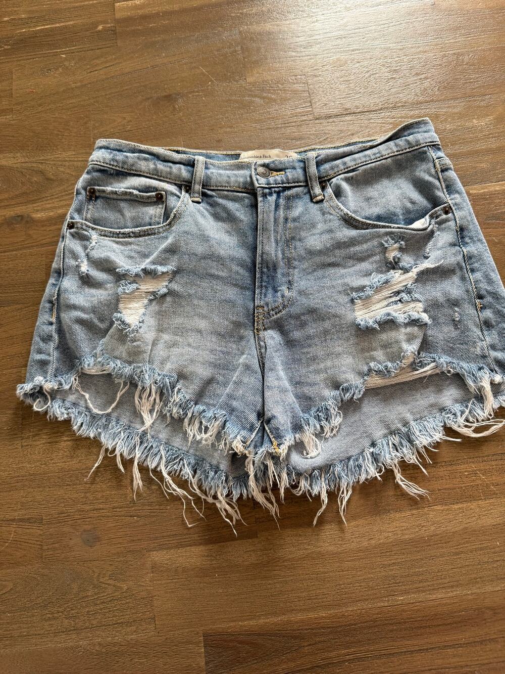 Abercrombie&Fitch Mid Rise Boyfriend Short Size 28/6